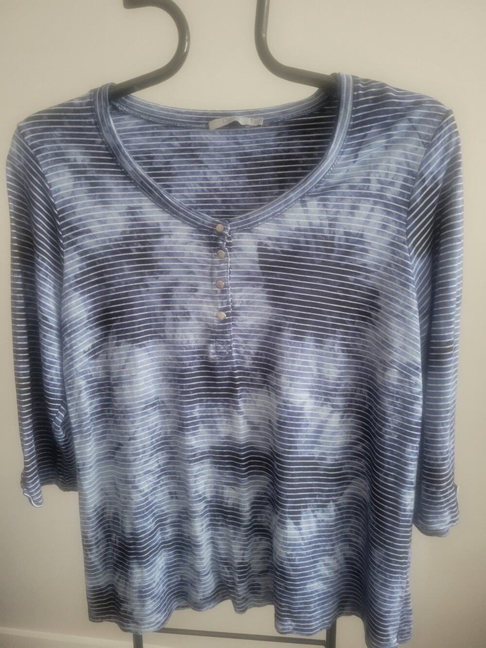 Dalia Size 1X Blue Tones Tie Dyed Striped Top 3/4 Sleeve Cozy Soft EUC